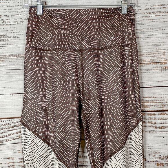 Beyond Yoga Lux High Waisted Angled Midi Legging, EUC, Medium, MSRP $88 - Picture 2 of 11